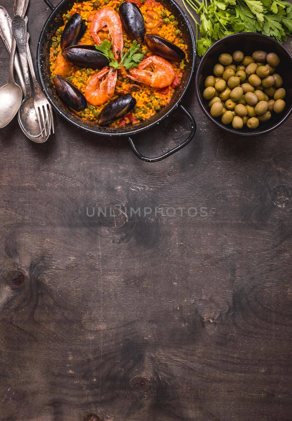 Paella background by its_al_dente