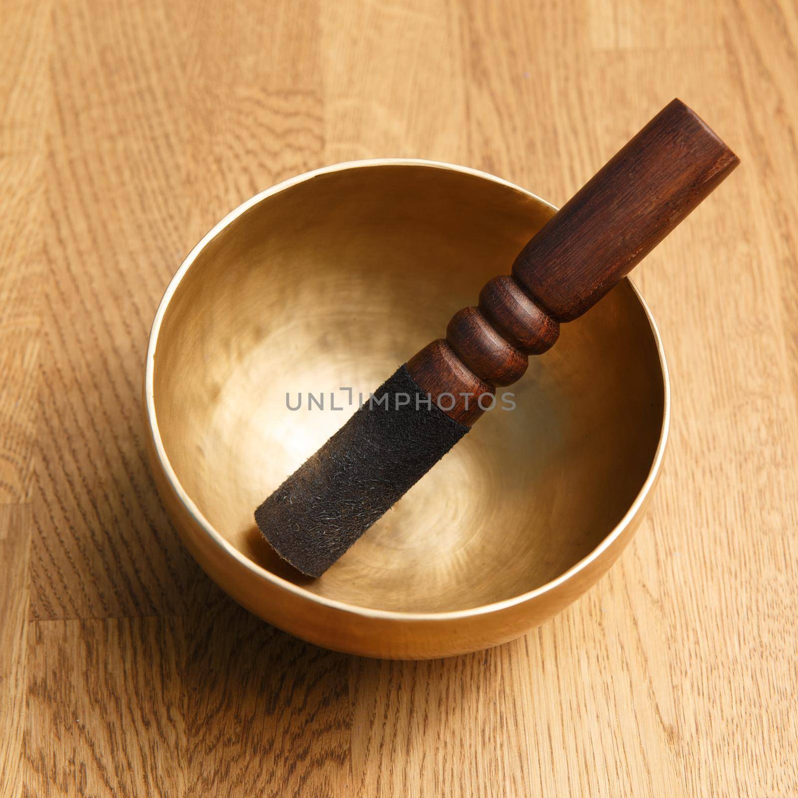 Struck and singing bowl are widely used for music making, meditation and chanting, as well for personal spirituality. They have become popular with music therapists, sound healers and yoga practitioner