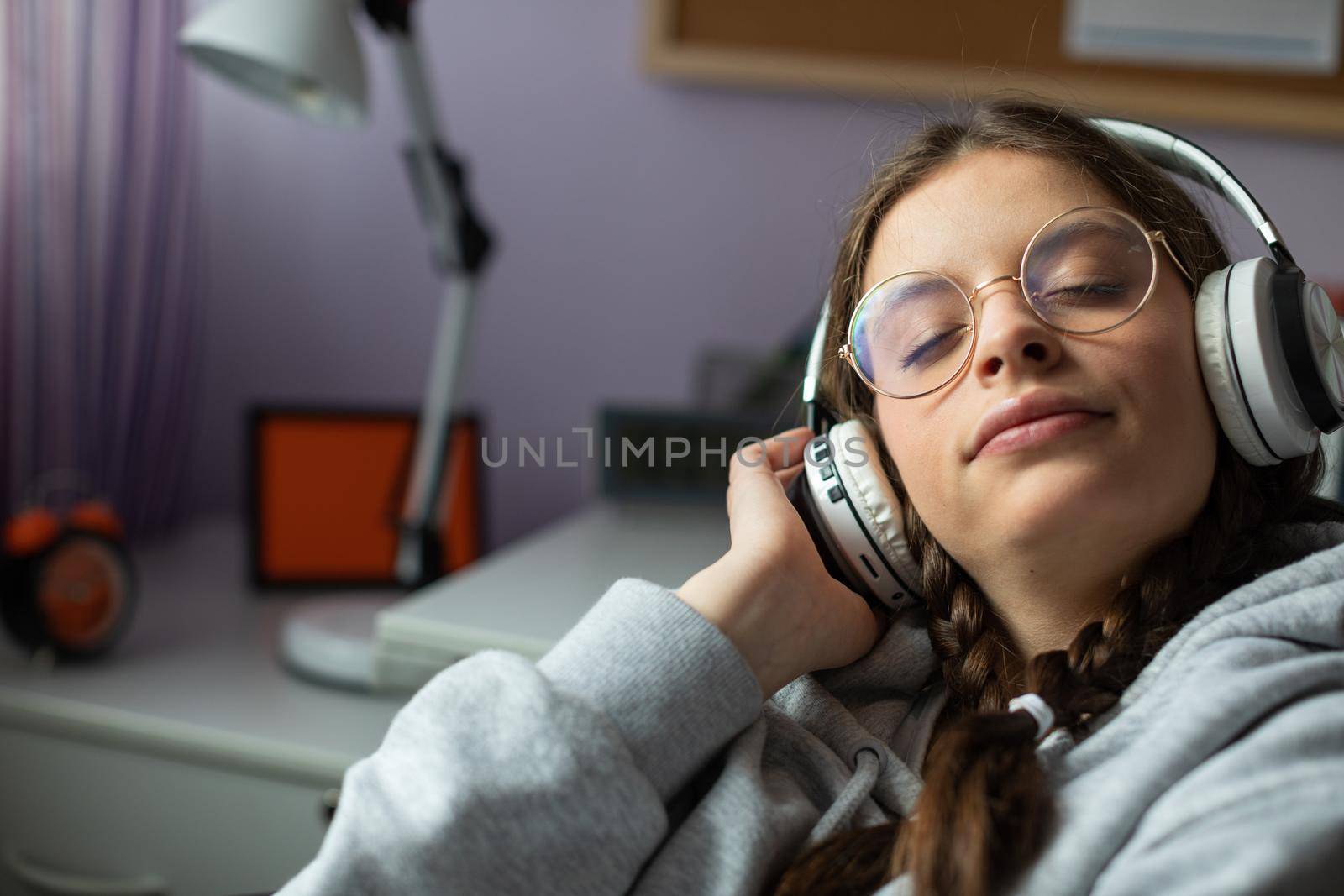 The teenager closes her eyes and immerses herself in a world of music and sounds full of peace and relaxation. The emotion of the music permeates every part of her body.