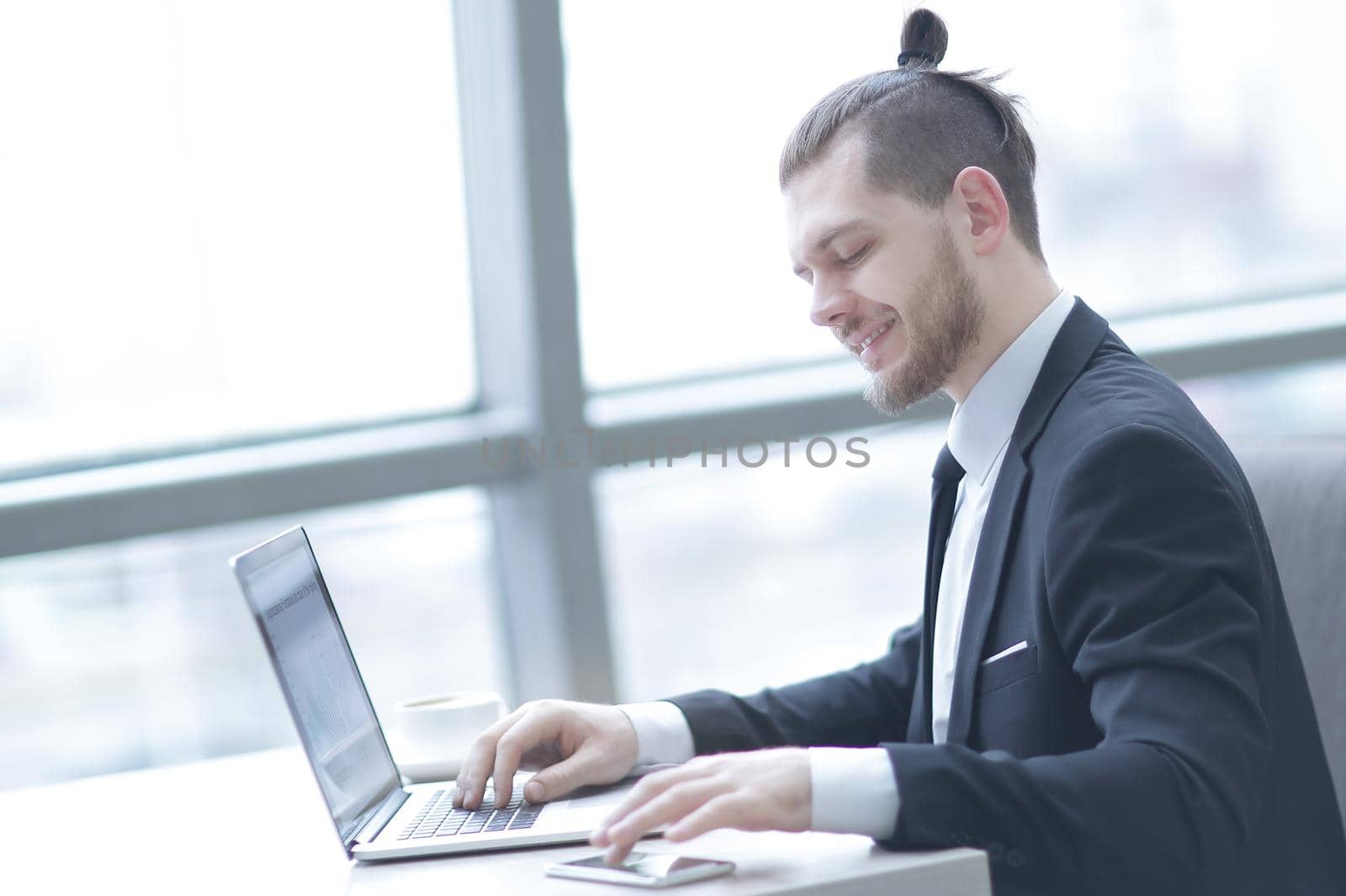 confident businessman working in the office.people and technology