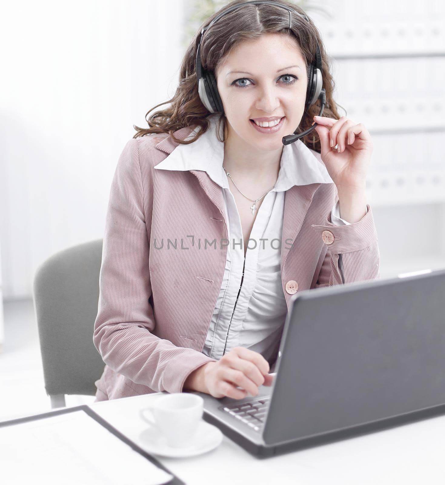 portrait of a woman operator of a call center.photo with copy space