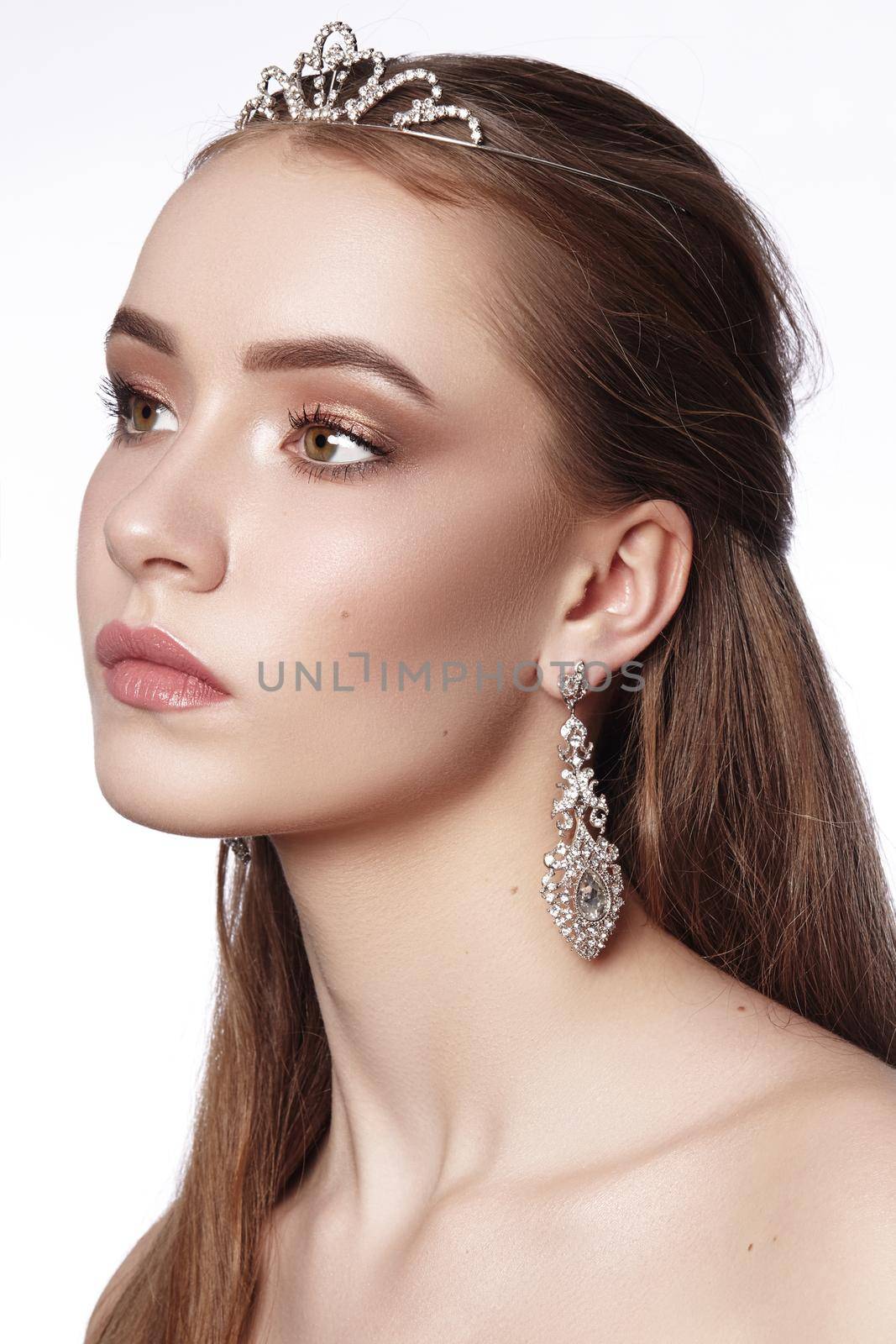 Beautiful Bride Wearing Fashion Wedding Accessories with Luxury Makeup, Hairstyle. Celebrate Make-Up. Brilliant Jewelry. Studio Photo. Young Attractive Model