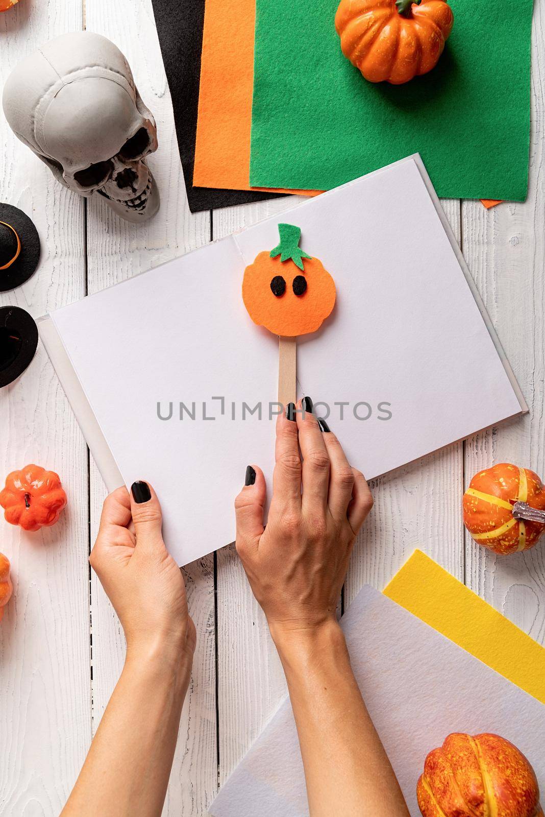 Making Halloween pumpkin bookmark craft by Desperada