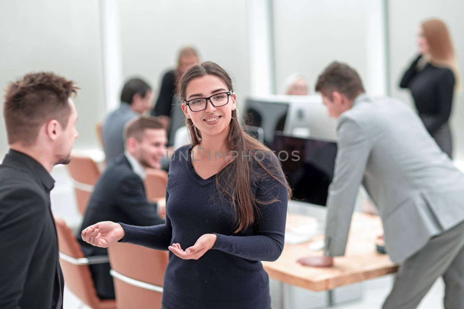 smiling young business woman standing in the office. business concept