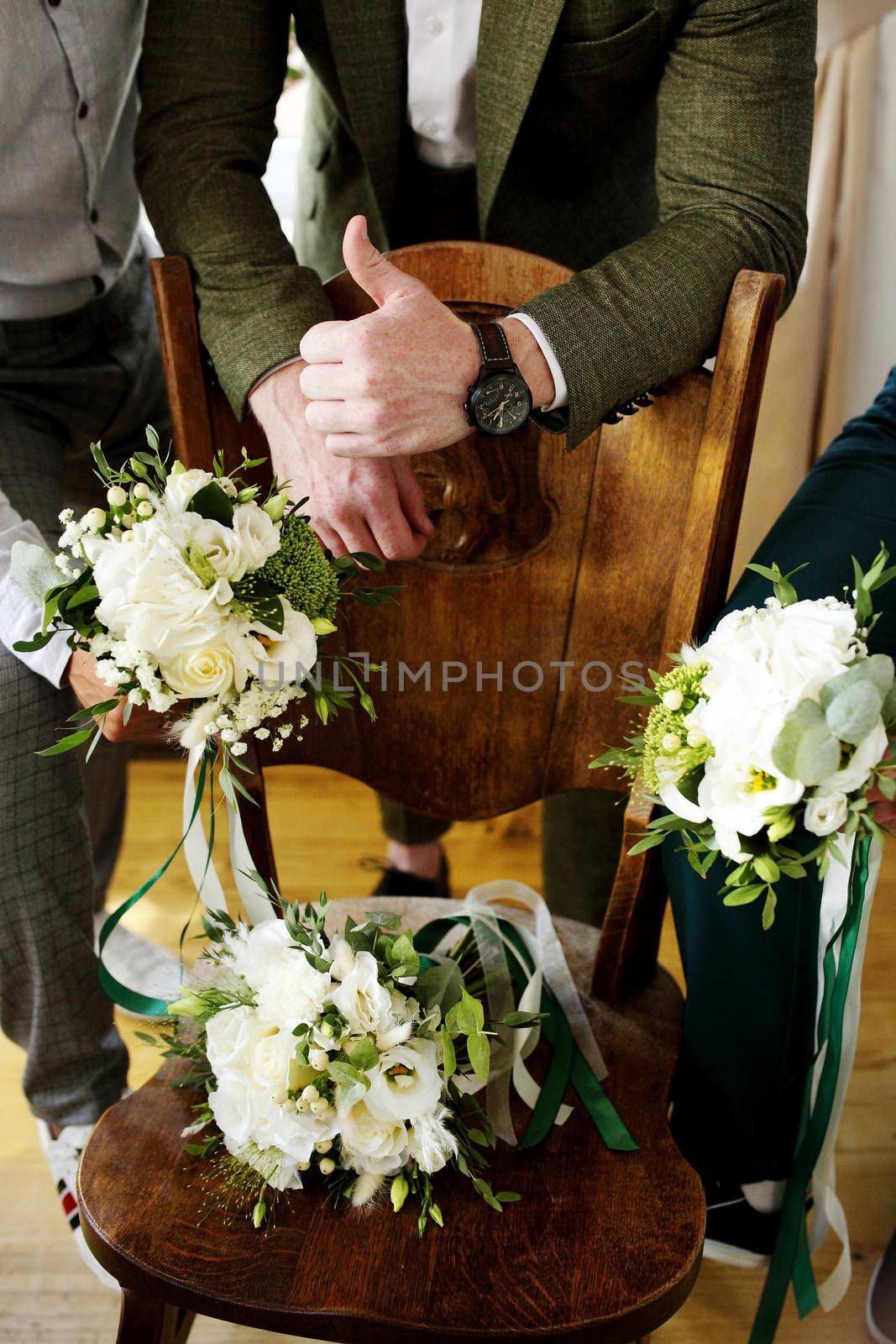 groom holding a bouquet