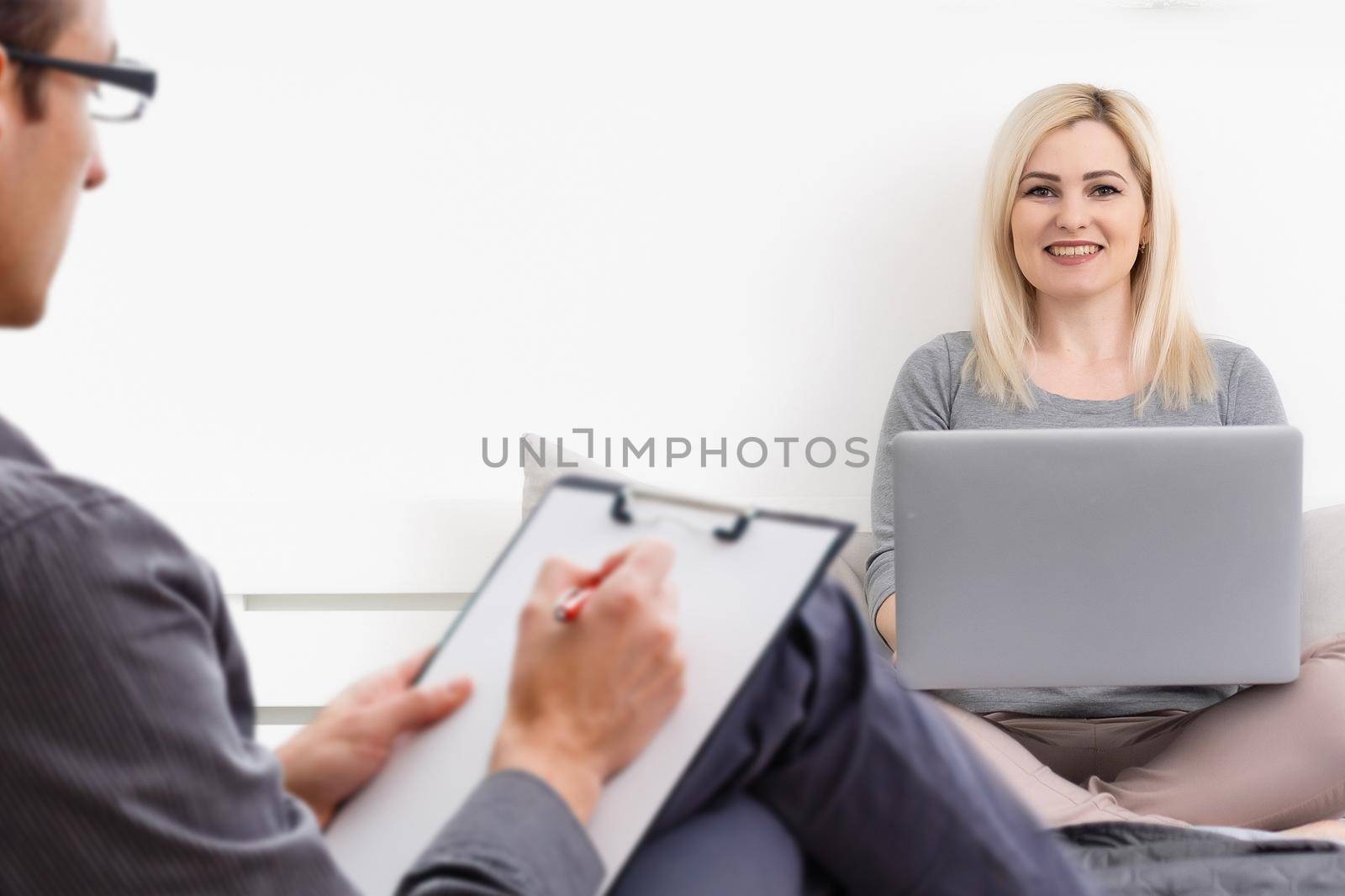 Photo of concentrated man psychotherapist. Business lady complaining need professional help