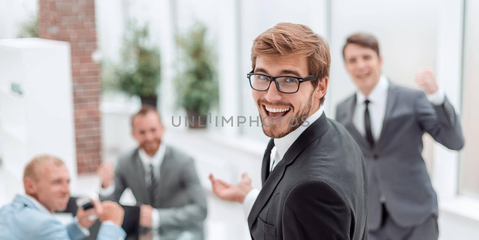 close up. smiling happy businessman looking at the camera . photo with copy space