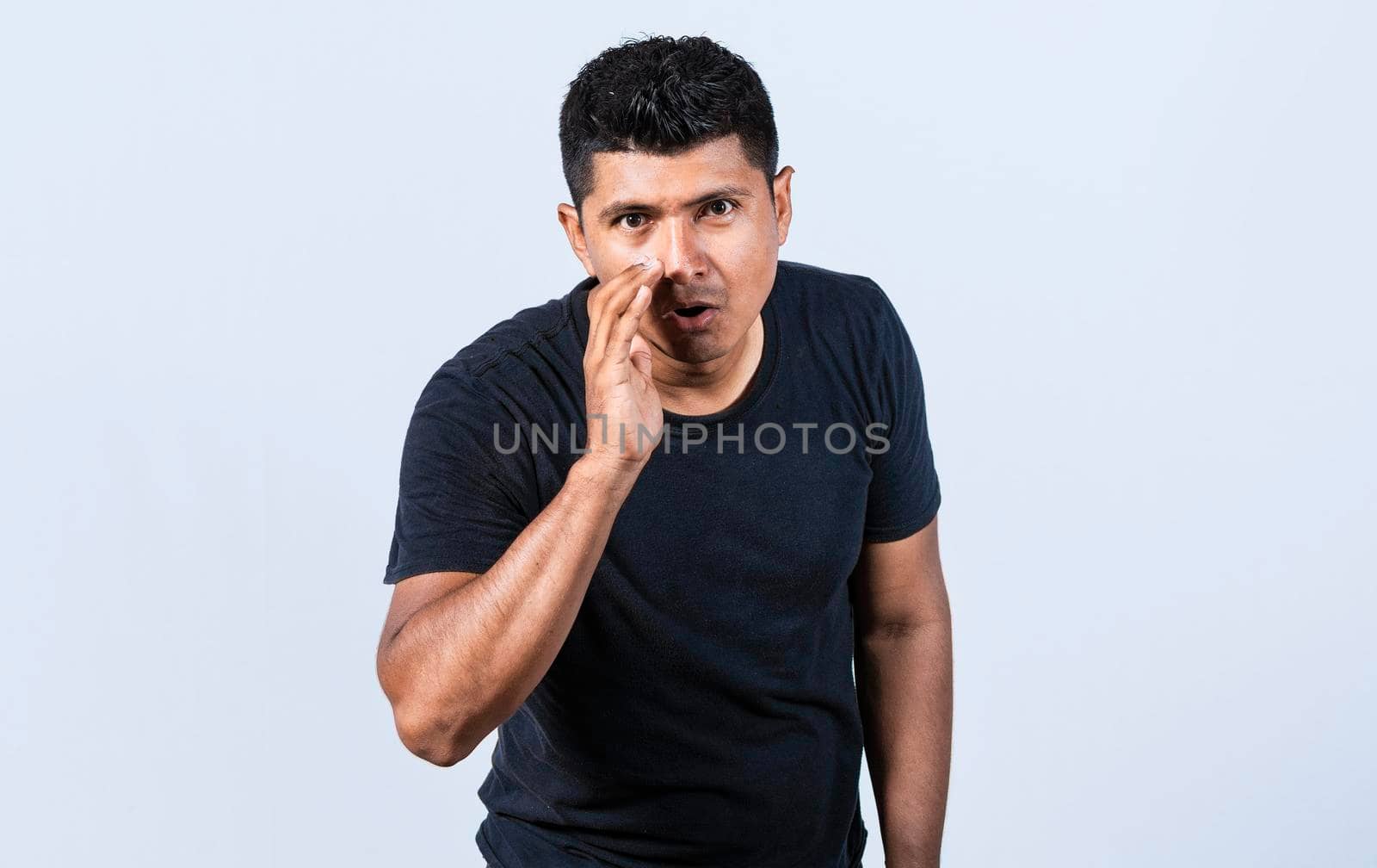 People speaking discreetly to the camera, man speaking with a whisper to you, People announcing with a whisper