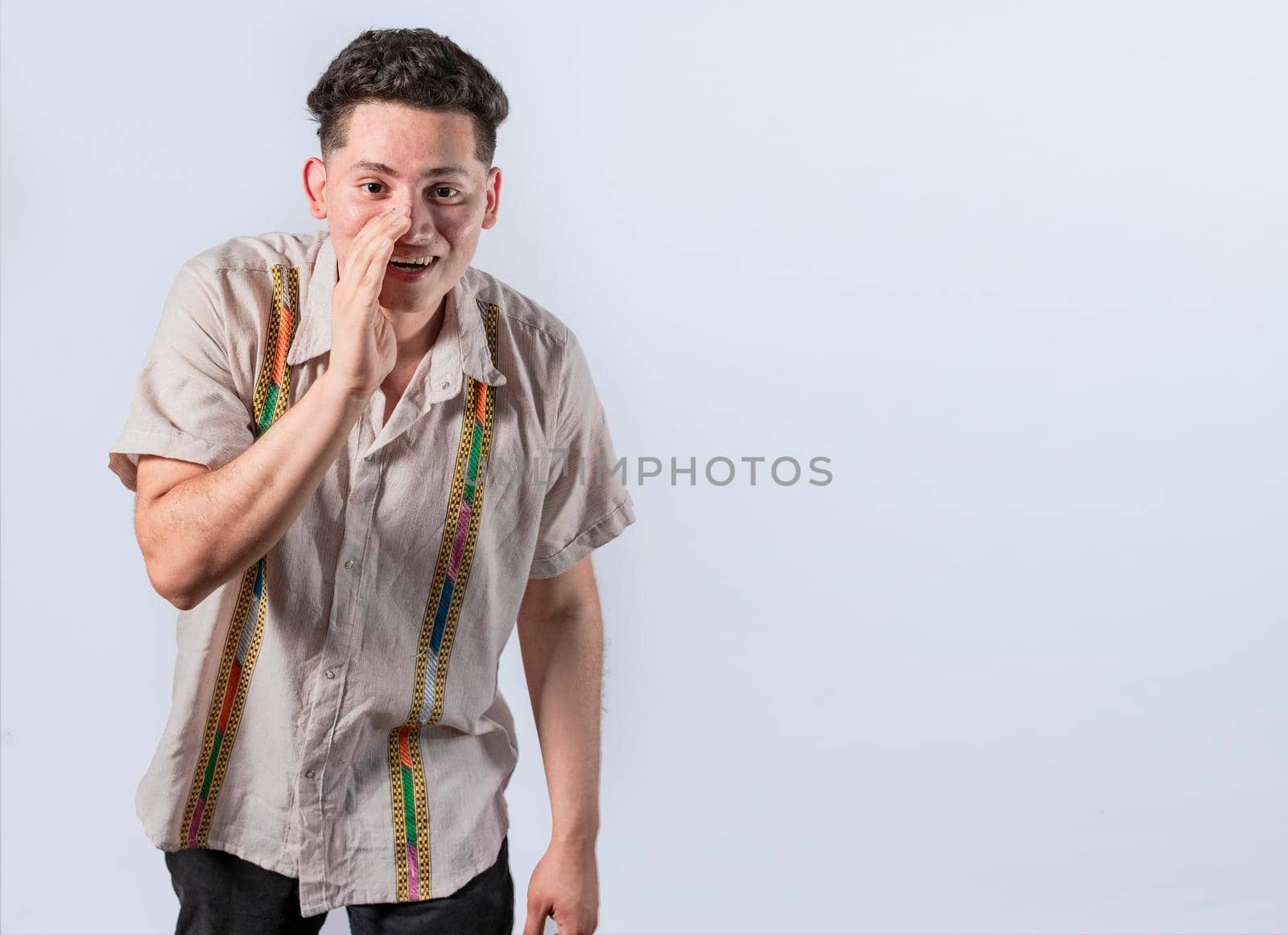 Man speaking discreetly to the camera, man speaking with a whisper to you, Man announcing with a whisper