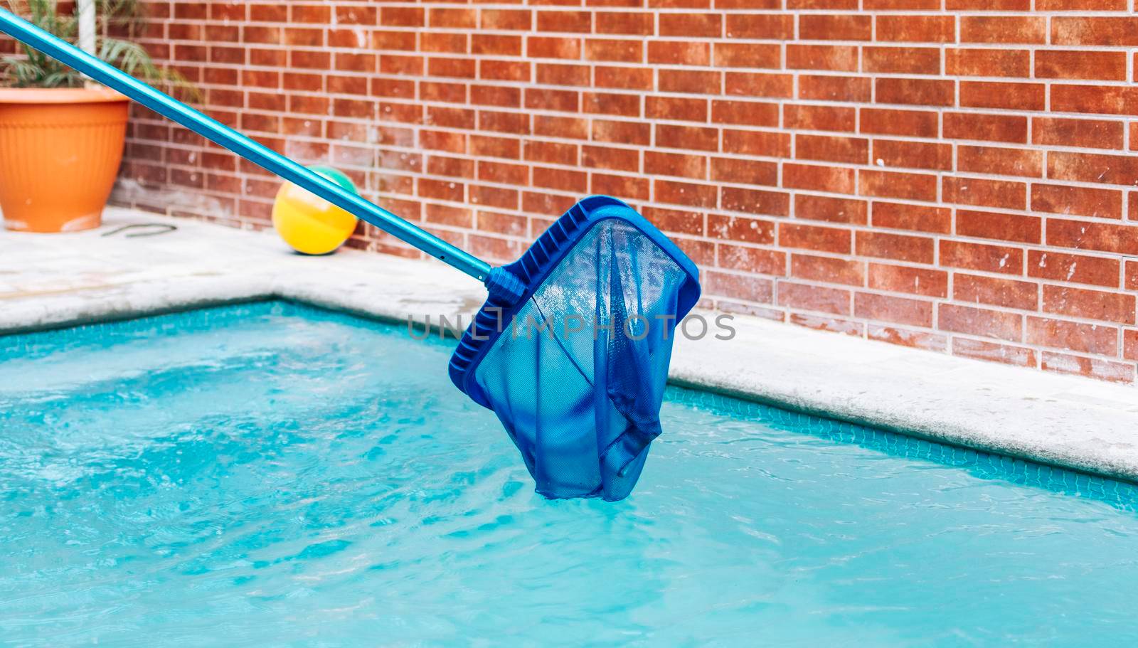 Pool Maintenance with Pool Leaf Skimmer,  Pool Leaf Skimmer, Pool Cleaning and Maintenance Tools, Picture of a Pool Leaf Skimmer