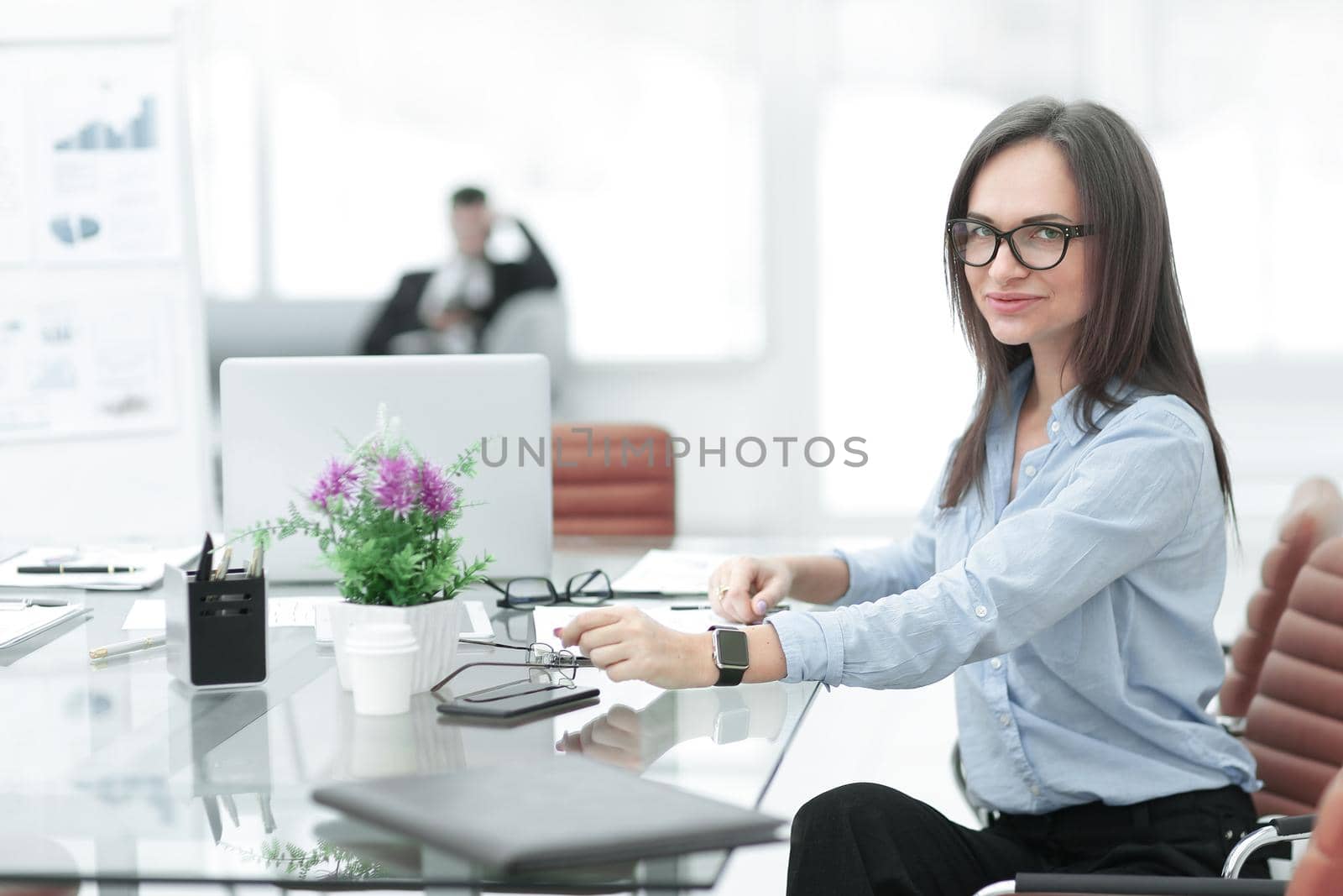 successful business woman on work place in office.photo with copy space