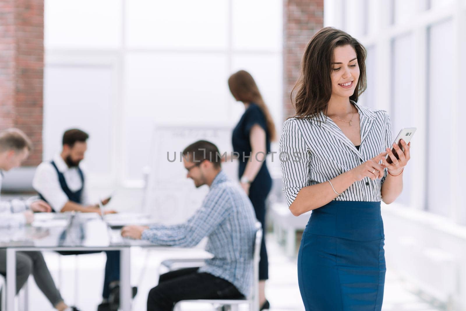 successful business woman reading SMS on her smartphone.photo with copy space