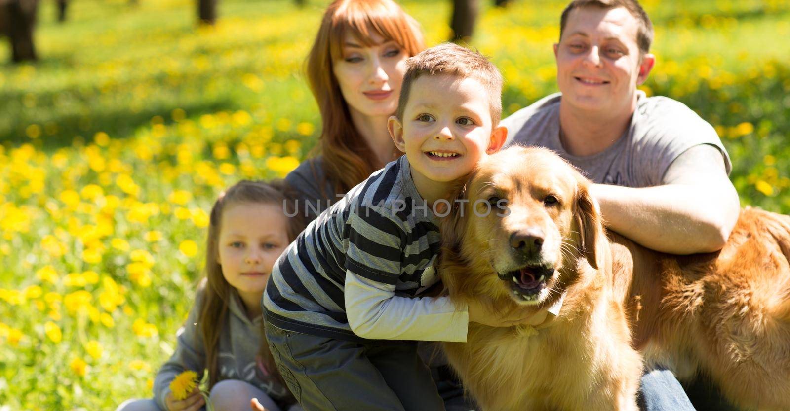 Riendly, cheerful family having a picnic.