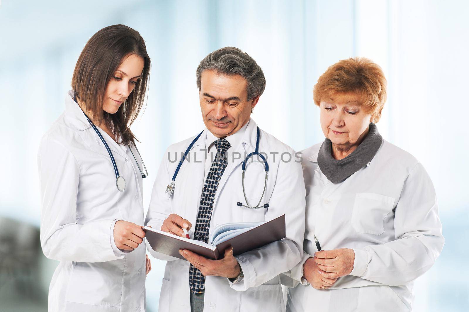 A group of professional doctors. Discussion the results of the analysis of the patient.