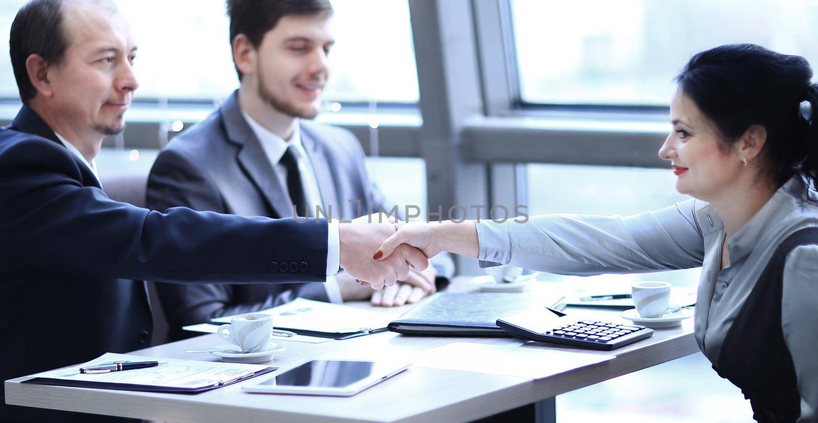 handshake Manager and the client over a Desk .photo with copy space