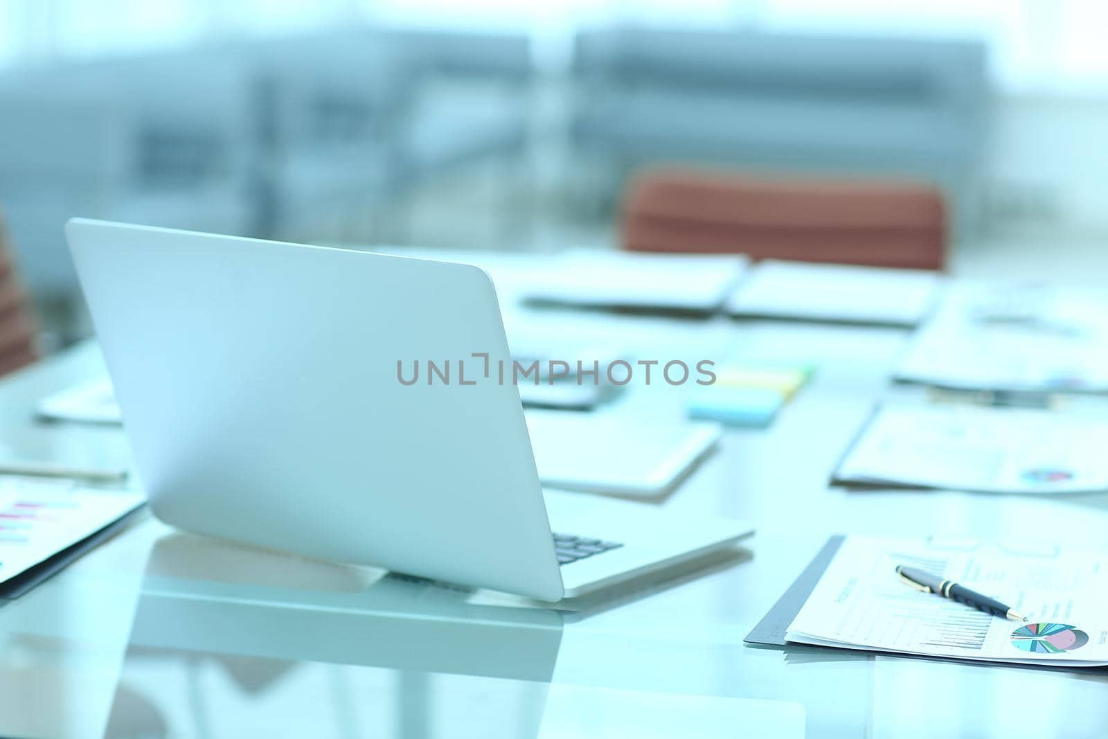 closeup.open laptop on the Desk of a businessman.photo with copy space