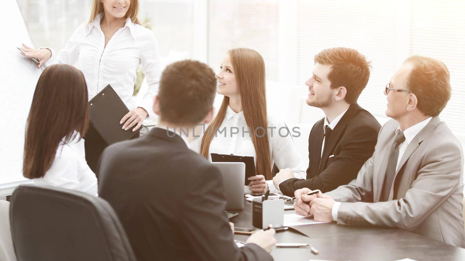young business woman conducting a presentation for business colleagues.office weekdays