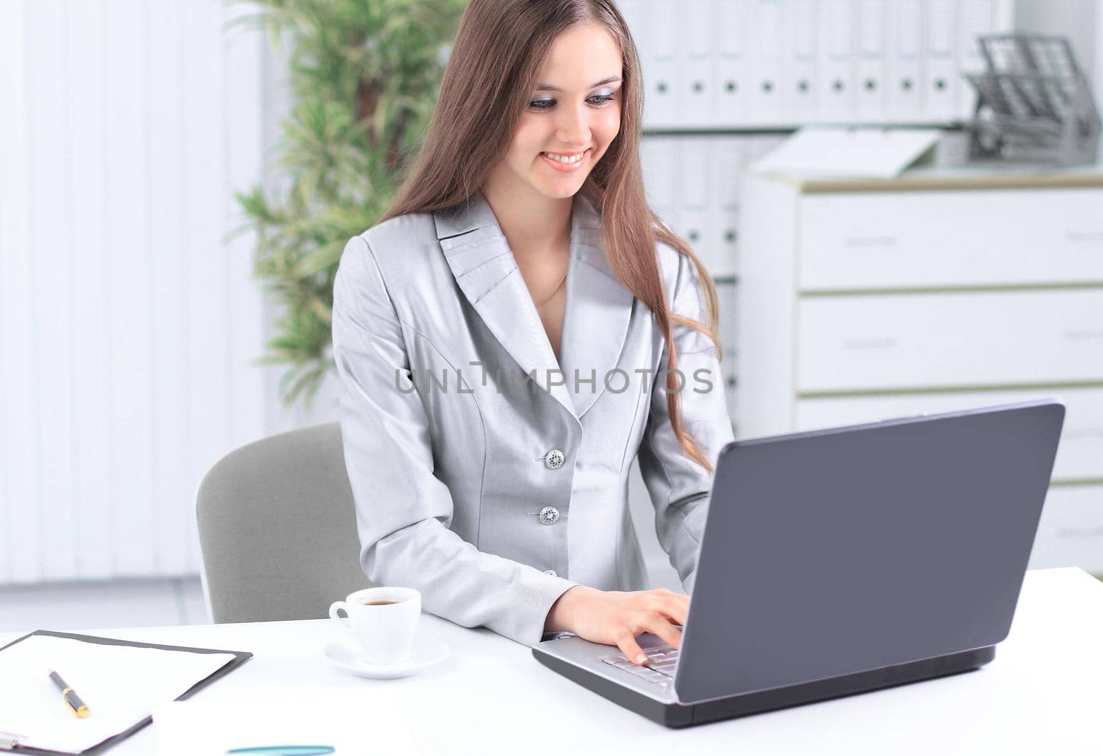 female assistant sitting at her Desk in the office.photo with copy space.