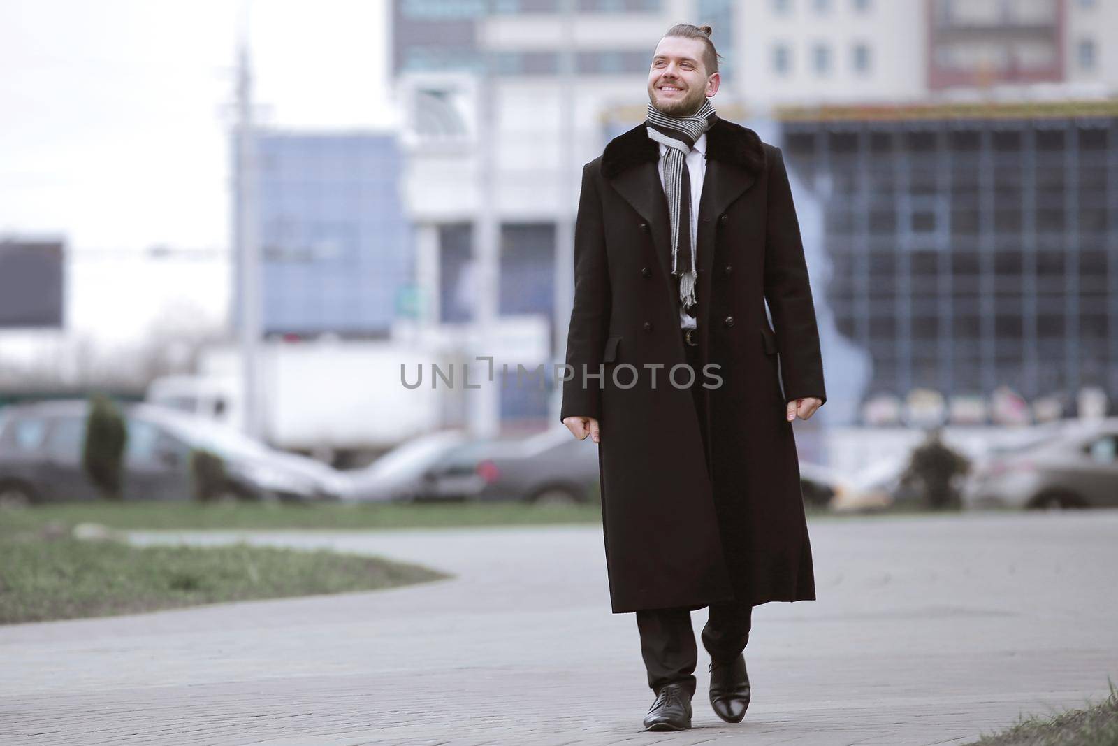 businessman standing on the street of a big city.photo with copy space