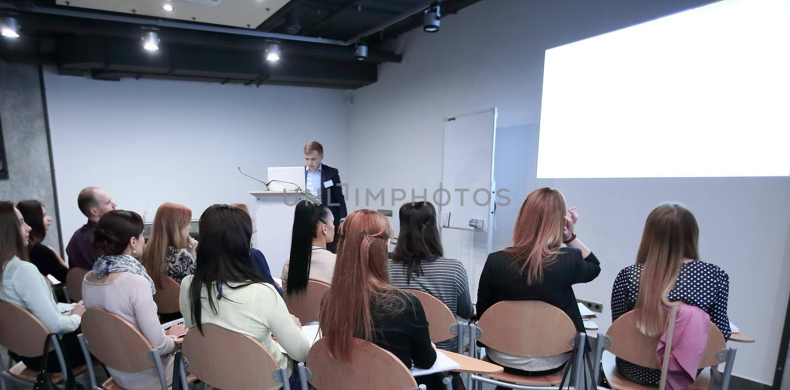 Manager holds a meeting with the business team in the spacious office