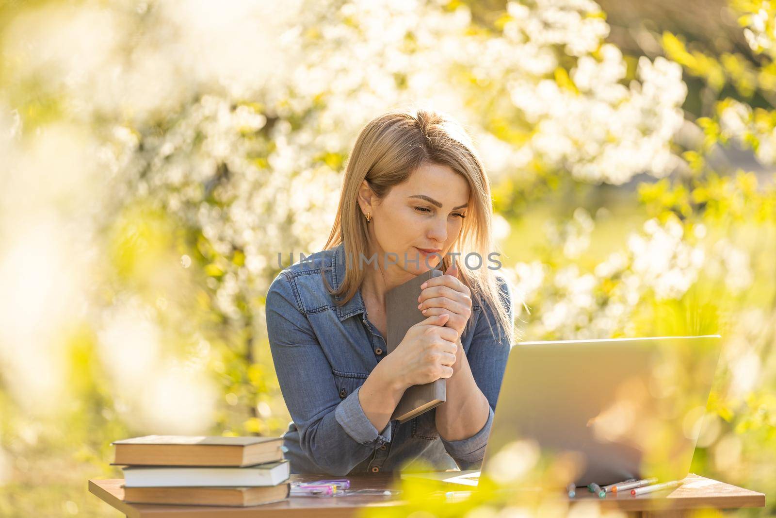 Young business woman working at the computer outdoor, working day