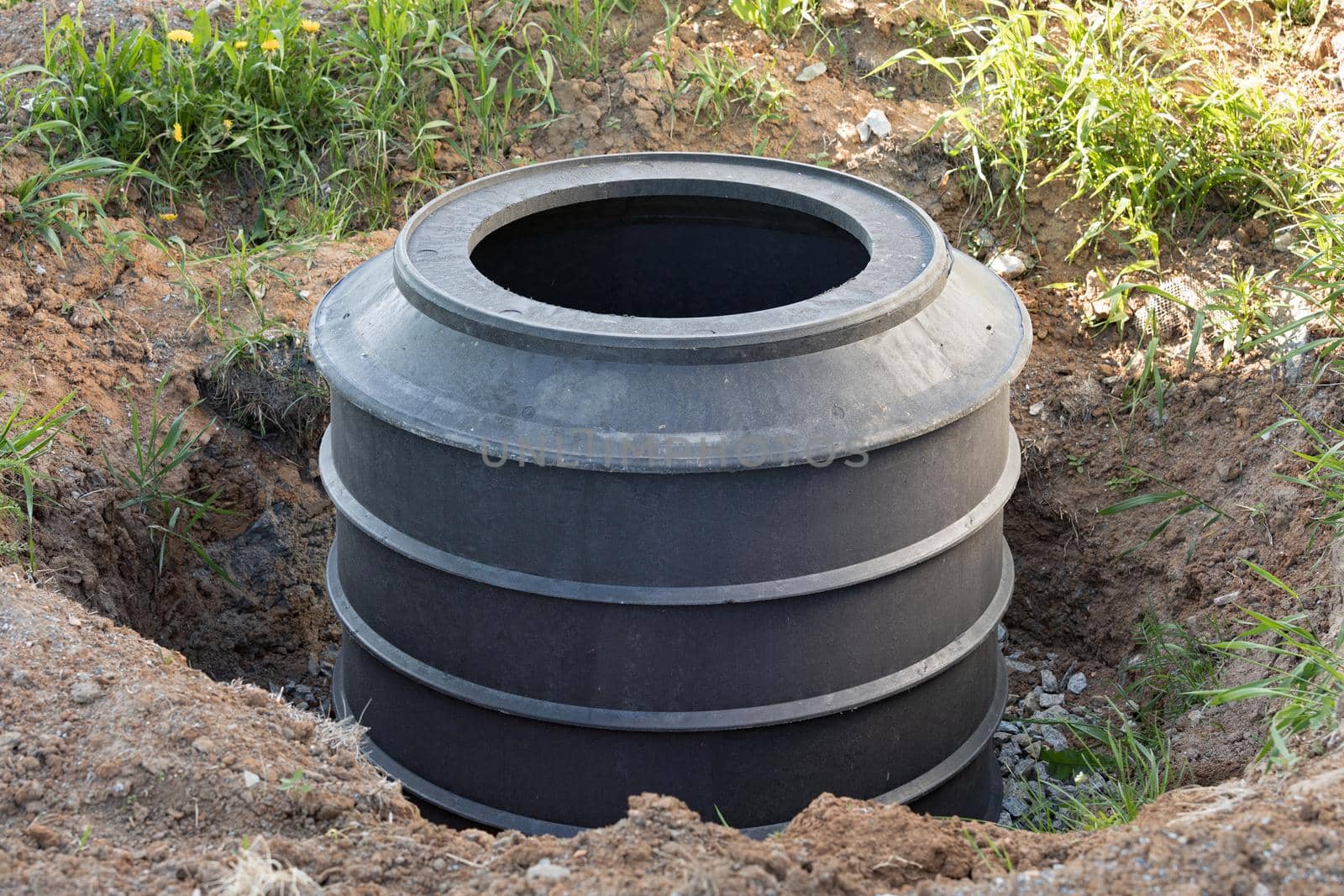 Installation of underground tank for sewage system by Nobilior