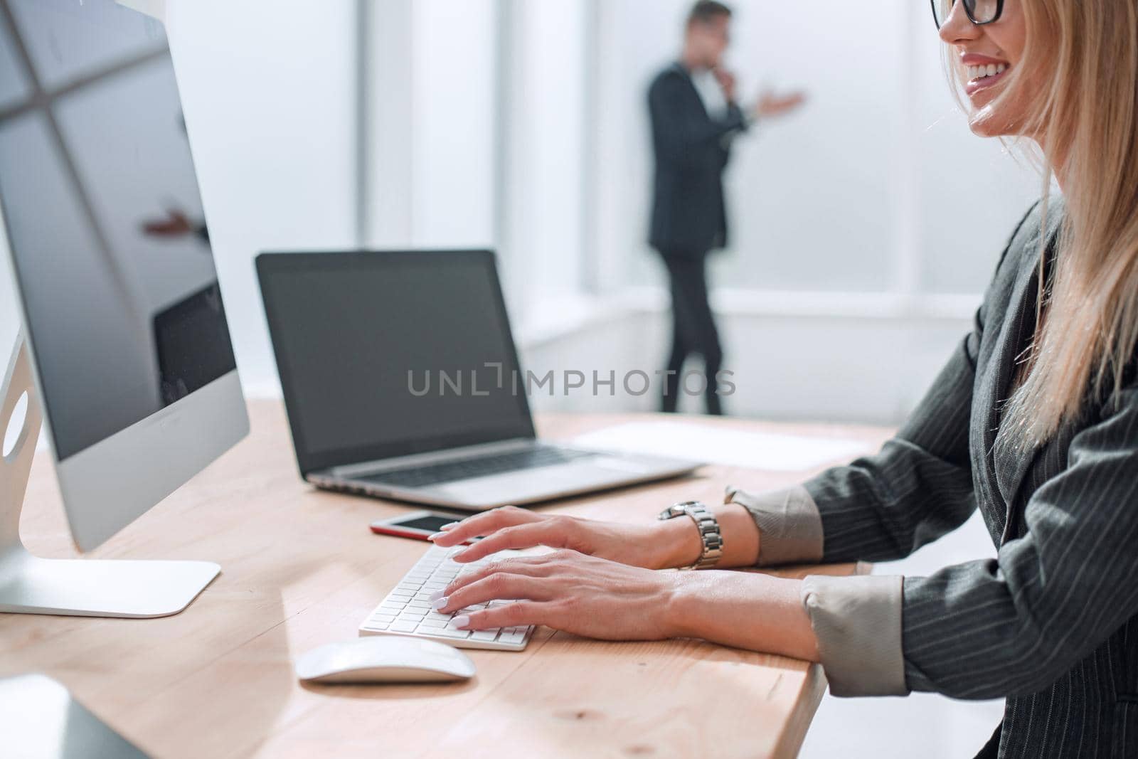 successful business woman smiles at the client,sitting at the office table. photo with copy space