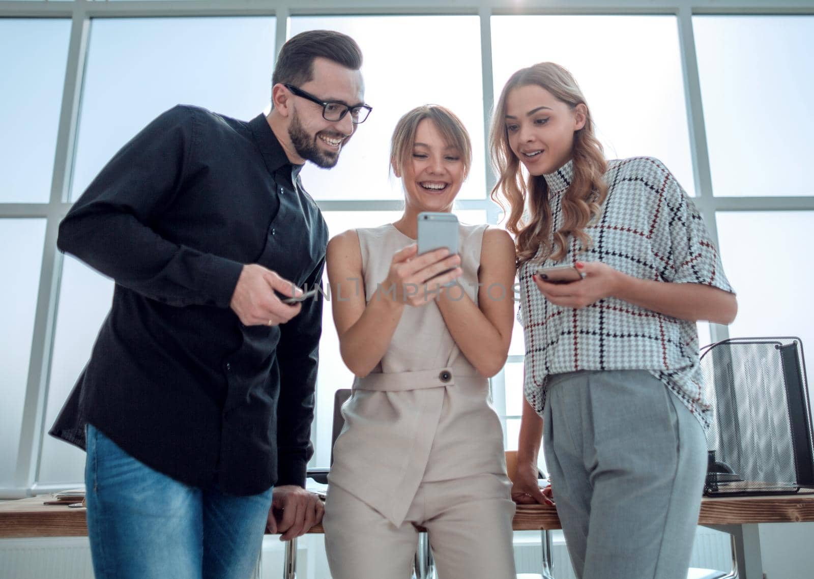 close up.business team looking at the screens of their smartphones.