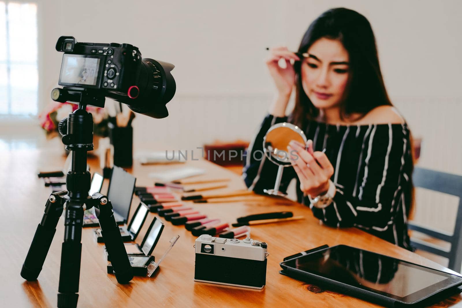 beauty blogger live broadcasting cosmetic makeup tutorial on social media. vlogger recording vlog video. influencer marketing