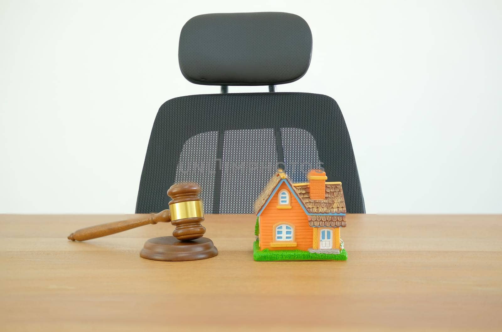 judge gavel & home house model on wooden desk. real estate dispute & property auction concept