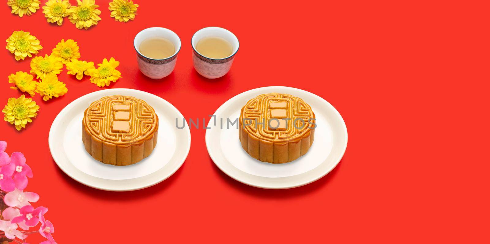 Mooncake with Tea in Mid-Autumn Festival by toa55