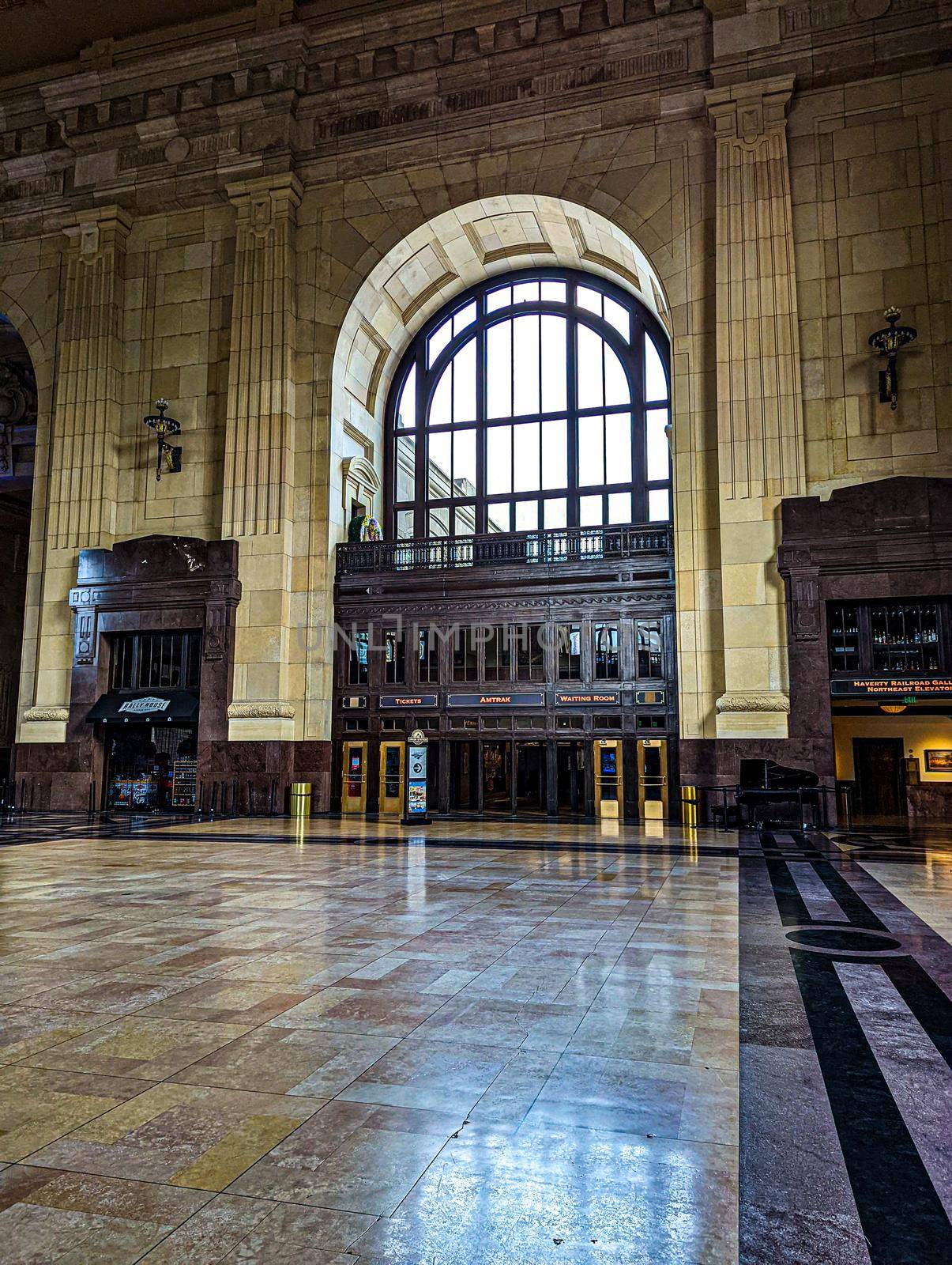 beautiful kansas city train station in downtown