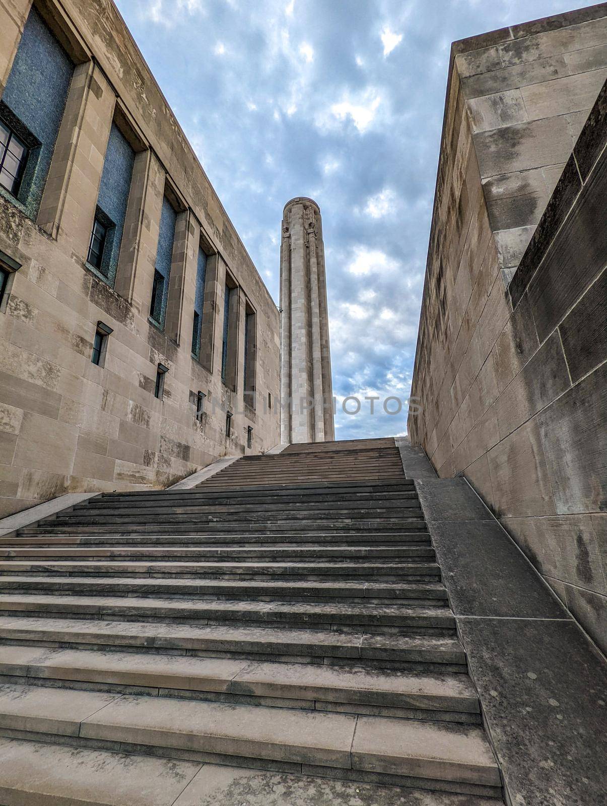 kansas city wwI memorial during day time