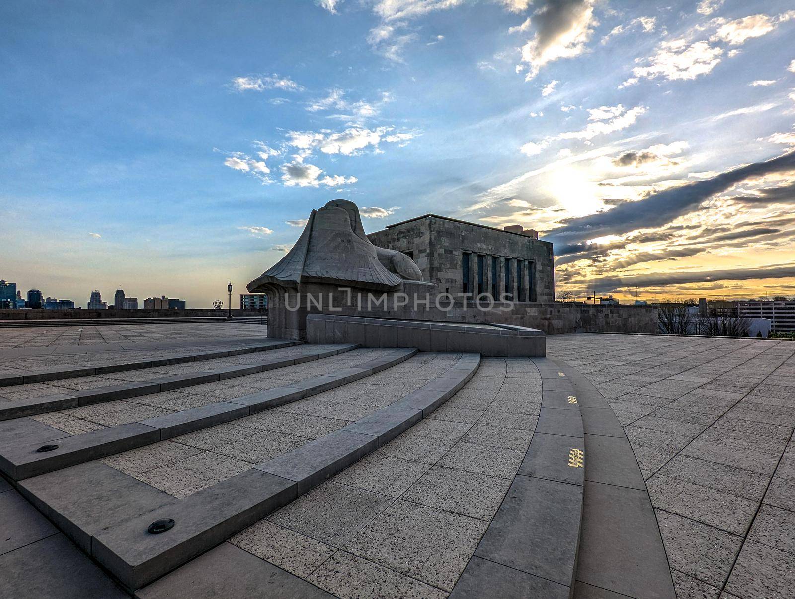 kansas city wwI memorial during day time