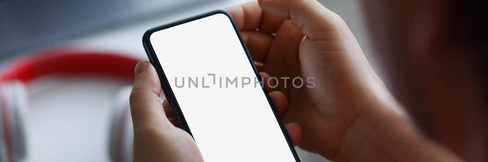 Close-up of smartphone in persons hand, cant open website page, error, no internet connection, restart page, low wifi signal. Technology, search service, development concept