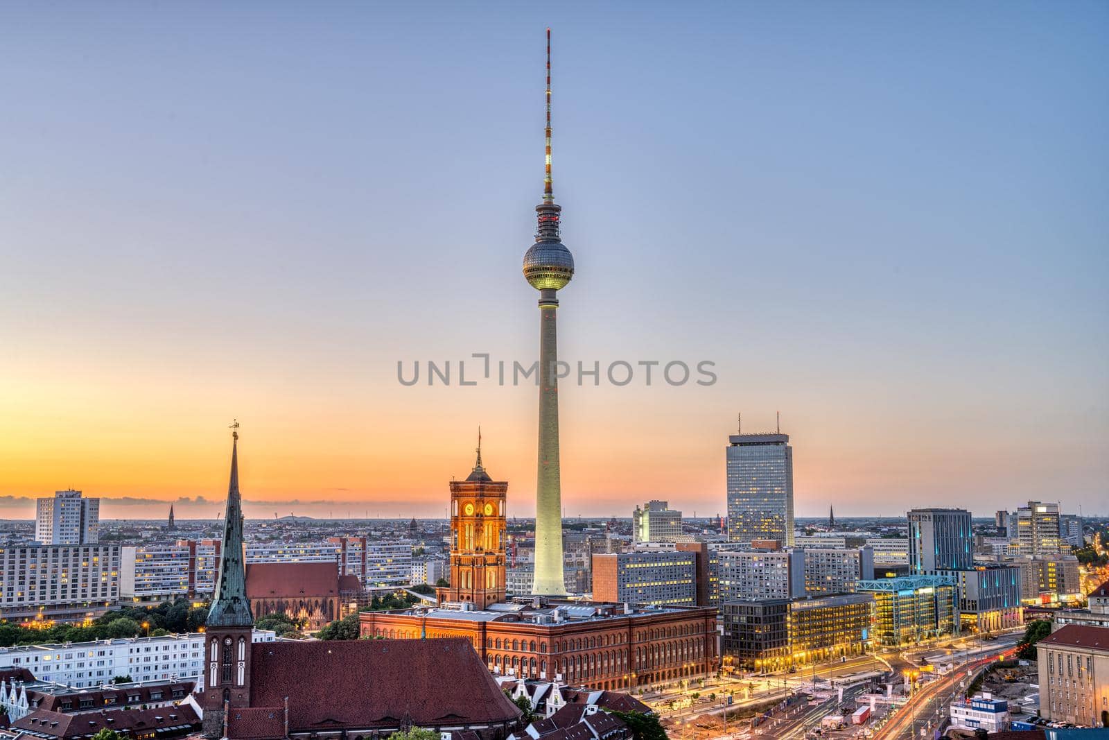 Downtown Berlin after sunset by elxeneize