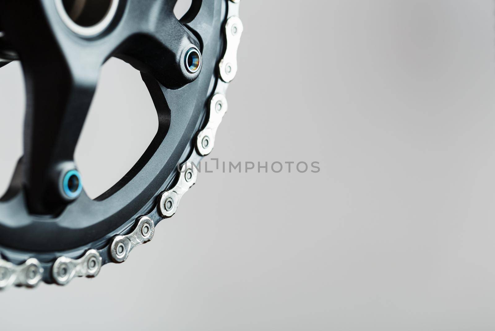 Bicycle crank system with chain close-up, mechanism for repair and tuning