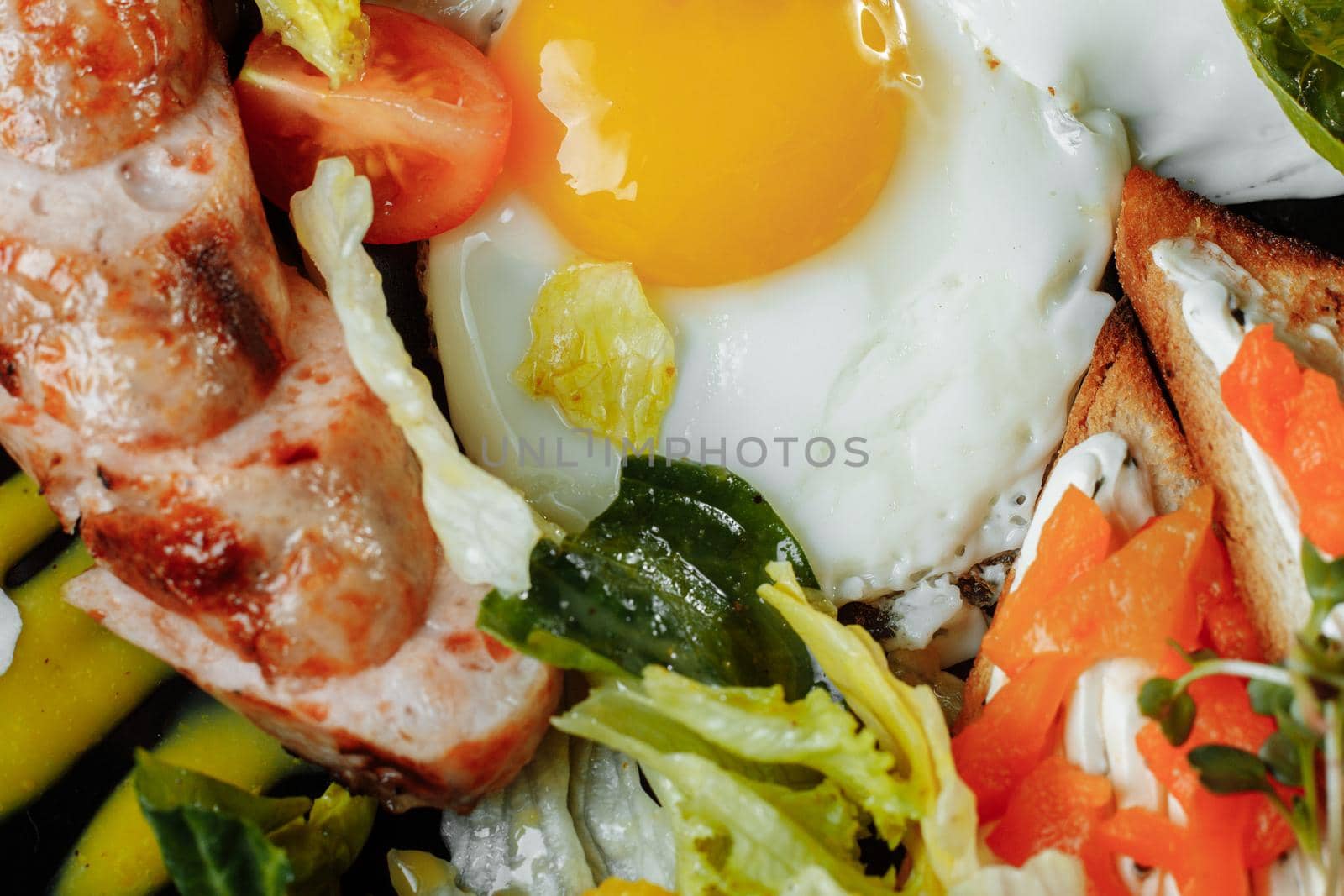 Full English breakfast with toast bread, chicken egg, mustard sauce, champignons, salad mix, cheese cream, sweet pepper by UcheaD