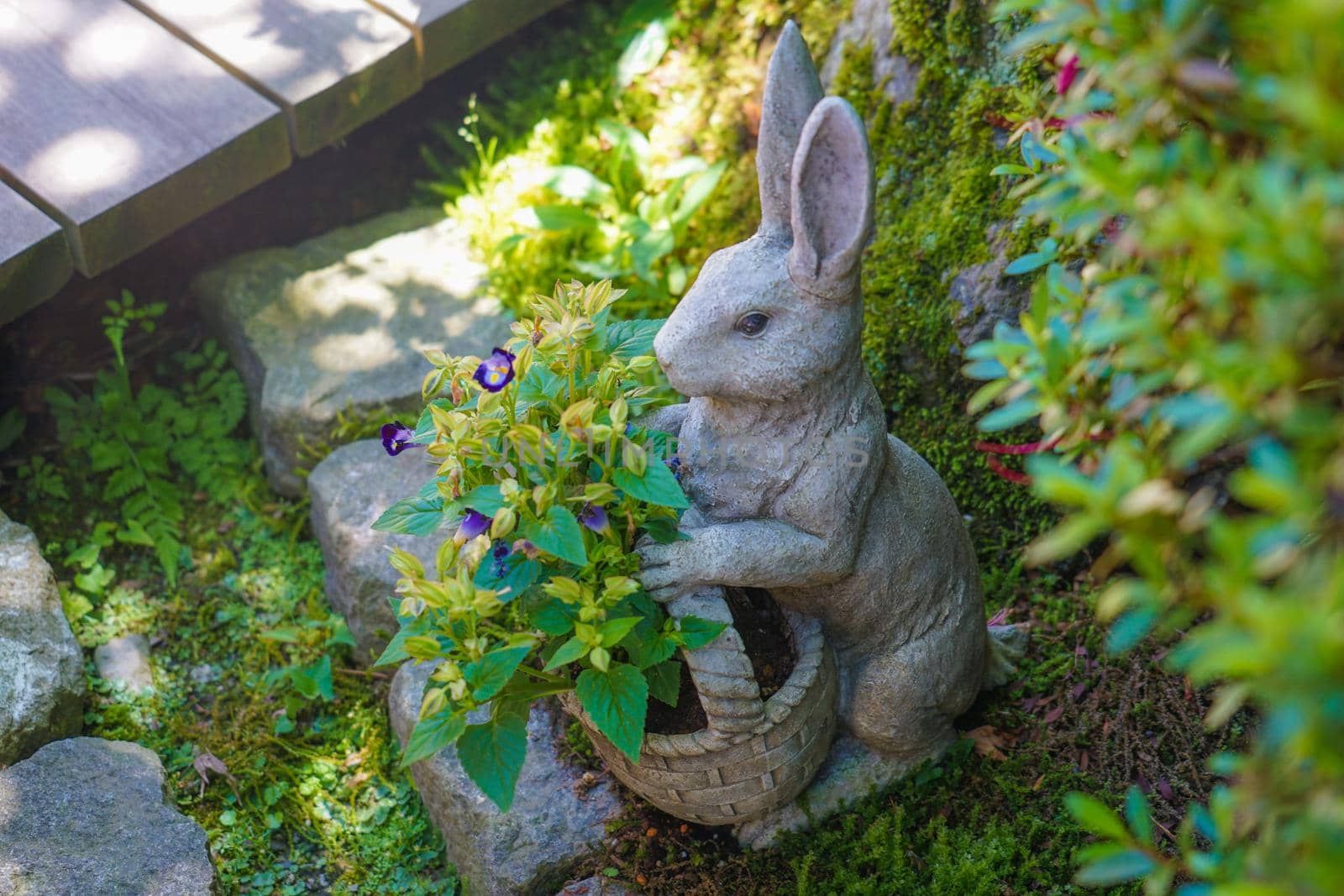 Rabbit statue and fresh green. Shooting Location: Kamakura City, Kanagawa Prefecture