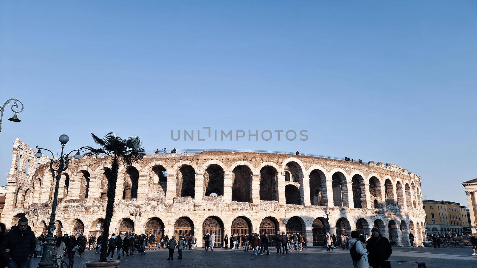 Discovering the city of Verona in winter days by yohananegusse