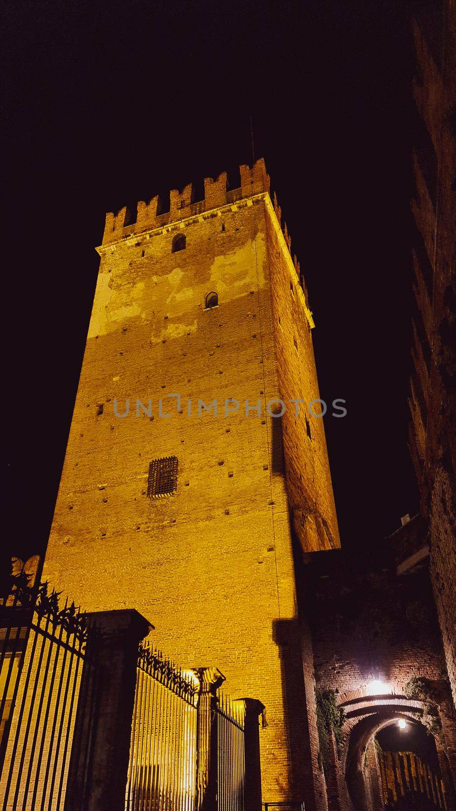 Beautifull old buildings of Verona by yohananegusse