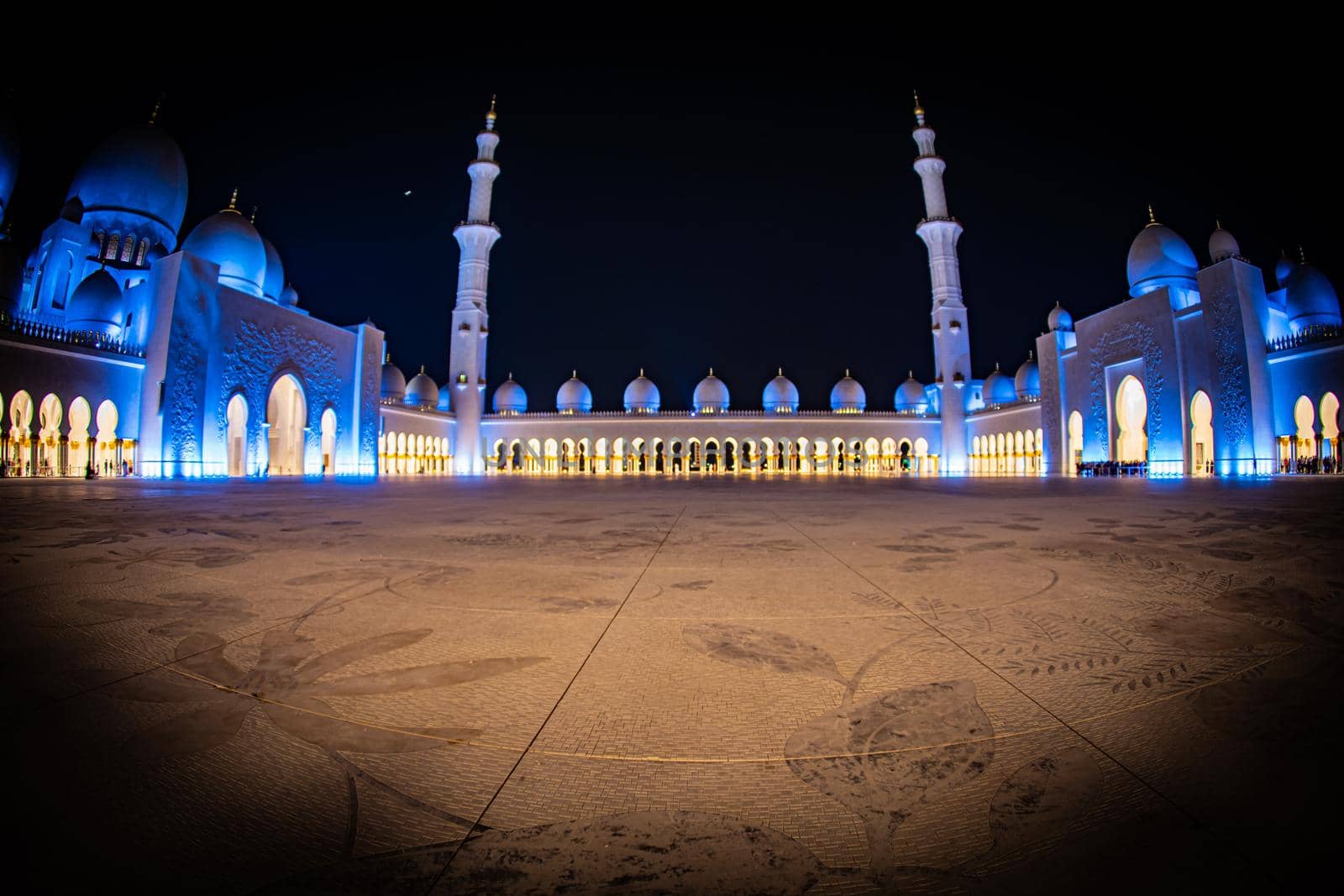 Shakezy Cayd Grand Mosque (United Arab Emirates). Shooting Location: Abdabi