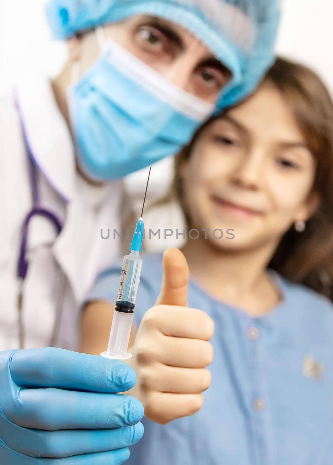 Vaccination of children. Hand injection. Viborochniy focus People