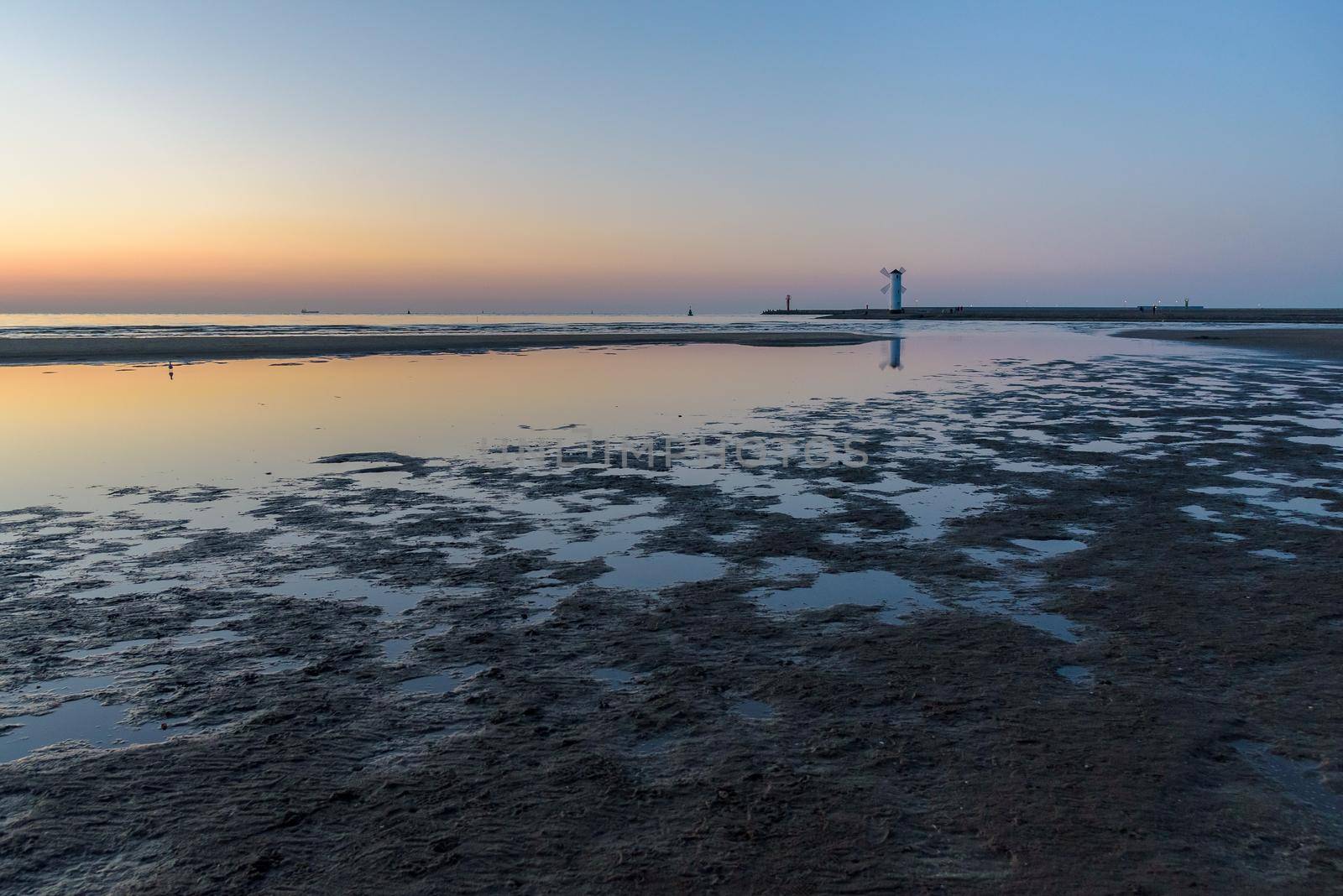 Dusk at Baltic sea in Swinoujscie by mkos83