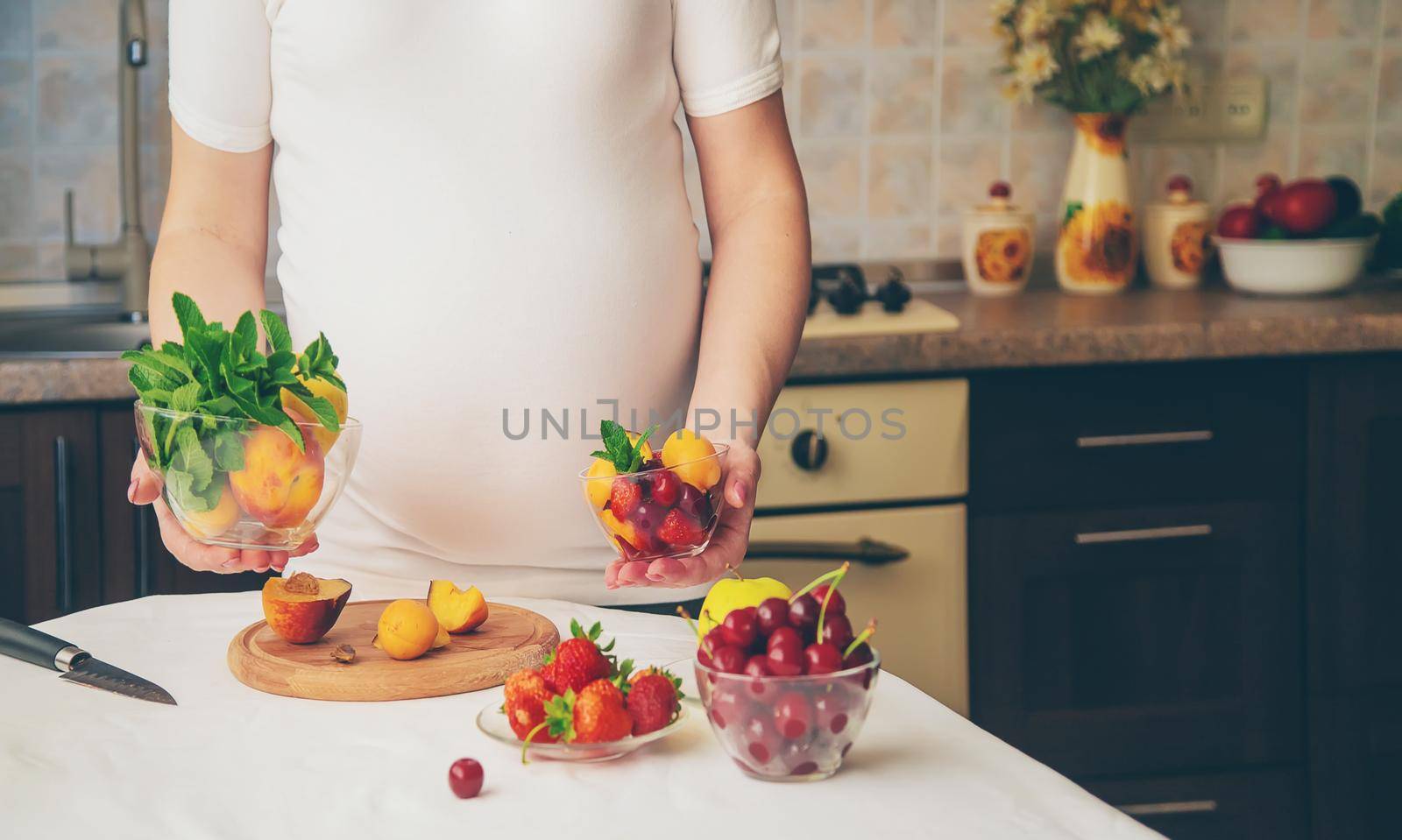 A pregnant woman eats fruit. Selective focus. food.