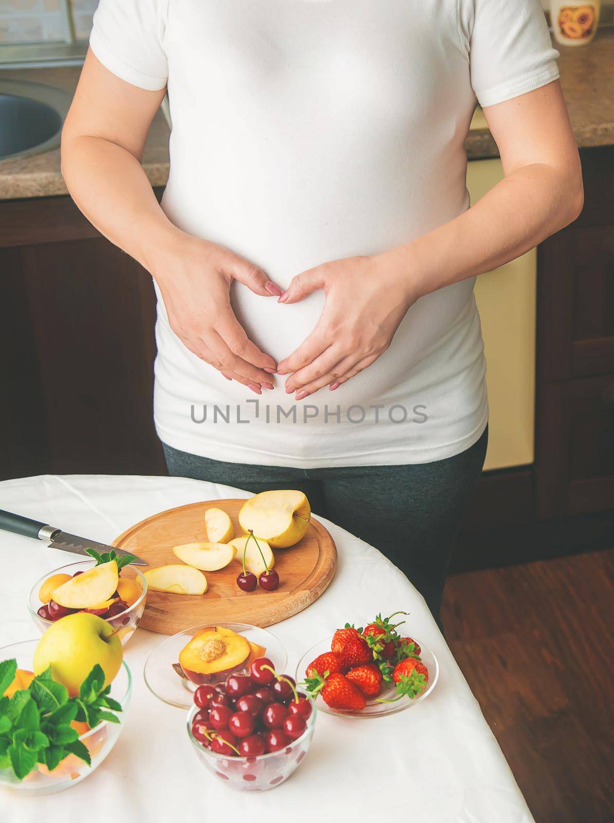 A pregnant woman eats fruit. Selective focus. food.
