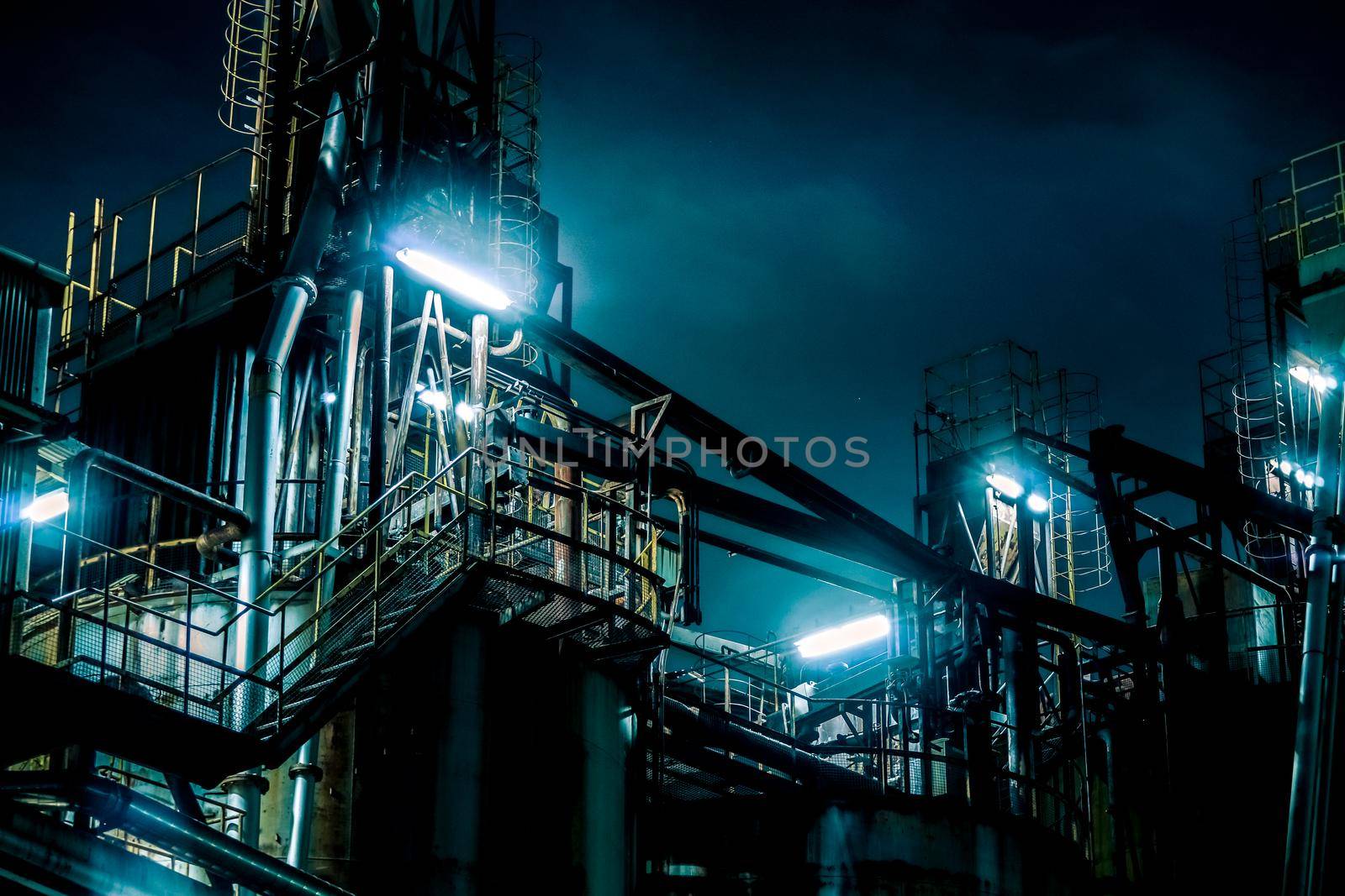 Motton at Kawasaki, Keihin Industrial Zone. Shooting Location: Kawasaki City, Kanagawa Prefecture
