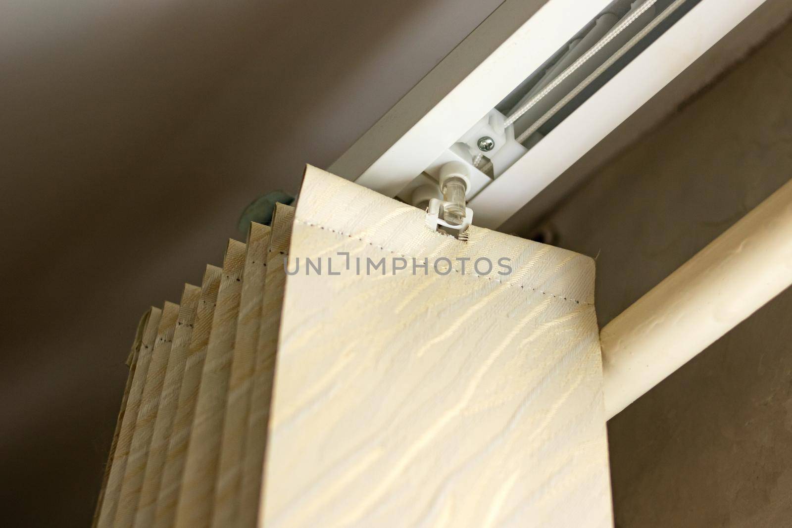 Blinds fixing system to the cornice close up