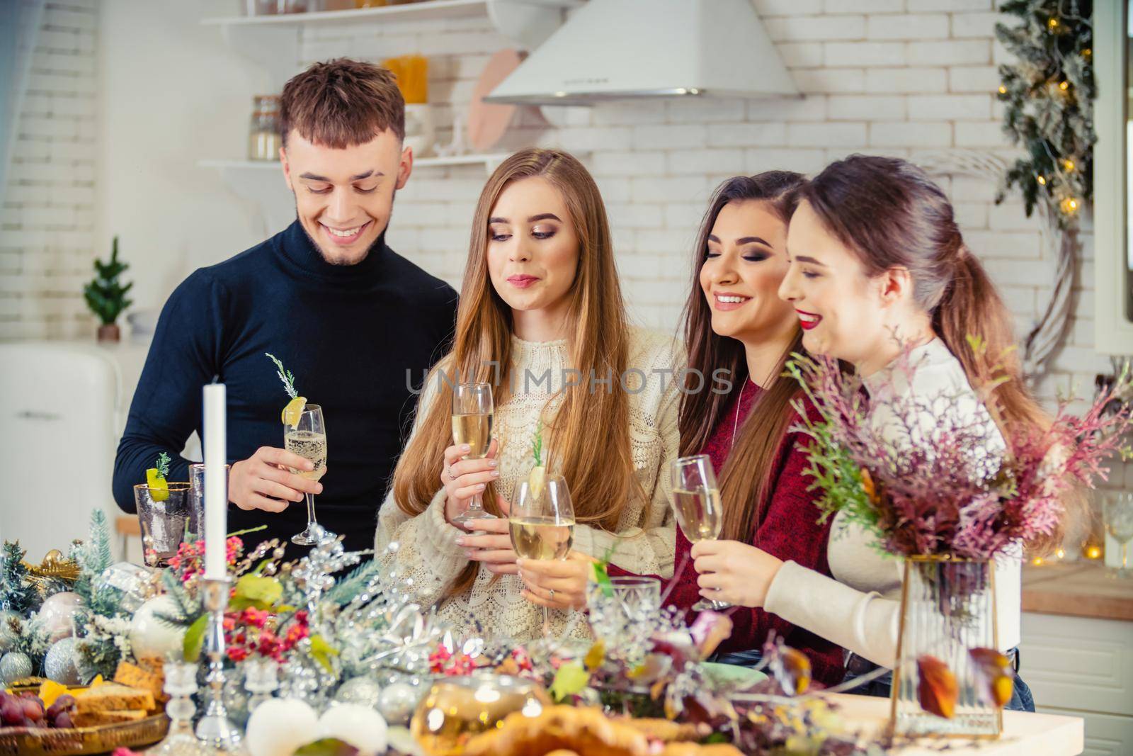 guy with girls drinking champagne standing at the table