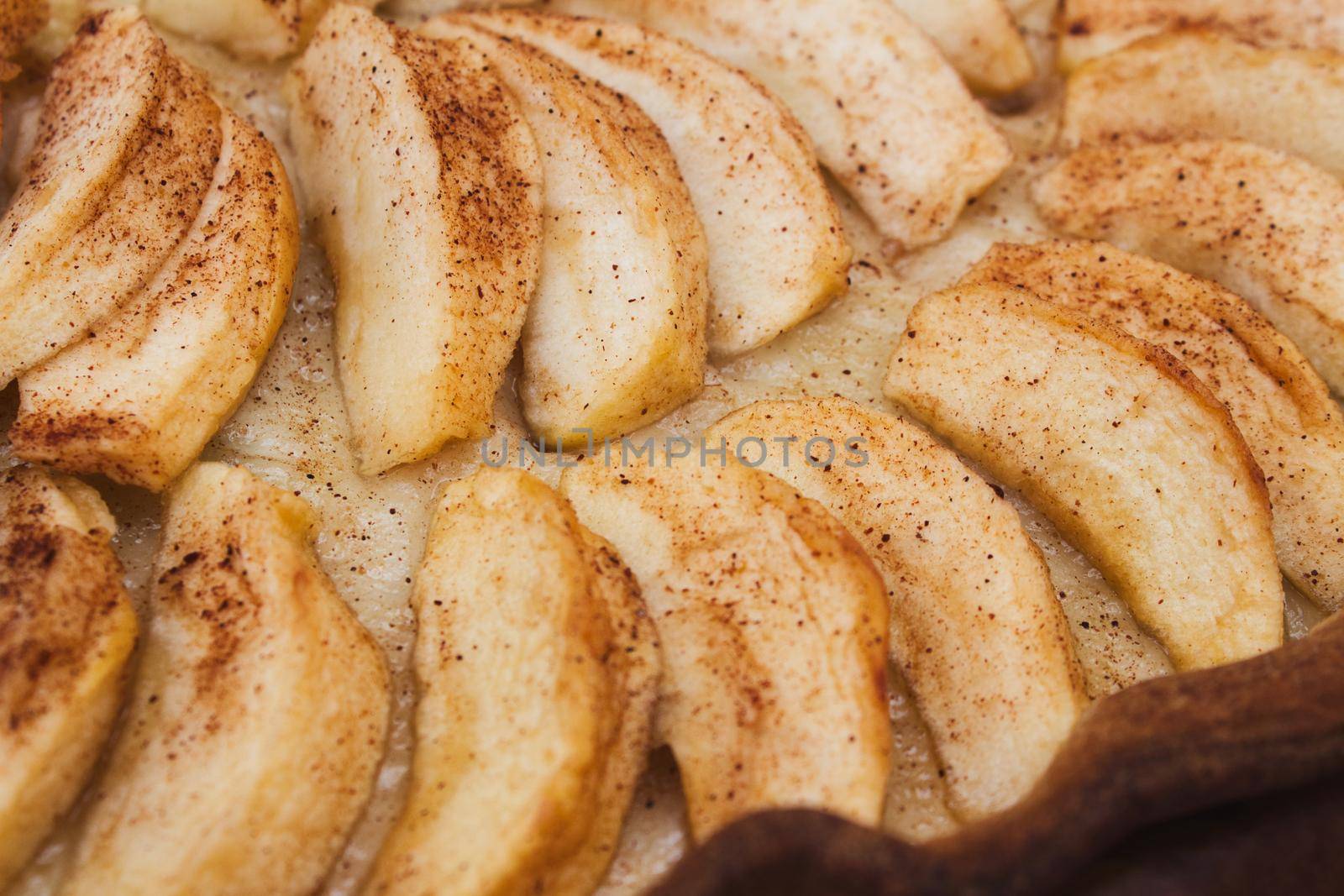 Close-up of cooked apples slices on top of an apple pie